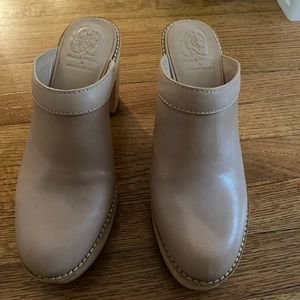 Kimberly Whitman for Antonio Melani nude clogs size 10 - OWO